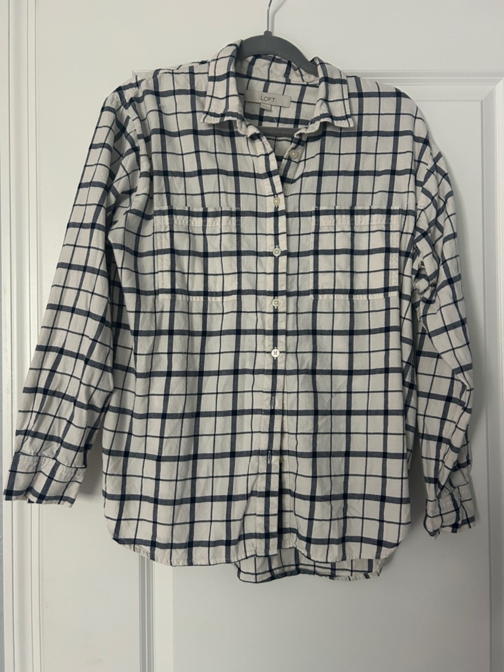 LOFT White and Navy Plaid Button-Down Long Sleeve Shirt Women’s Medium